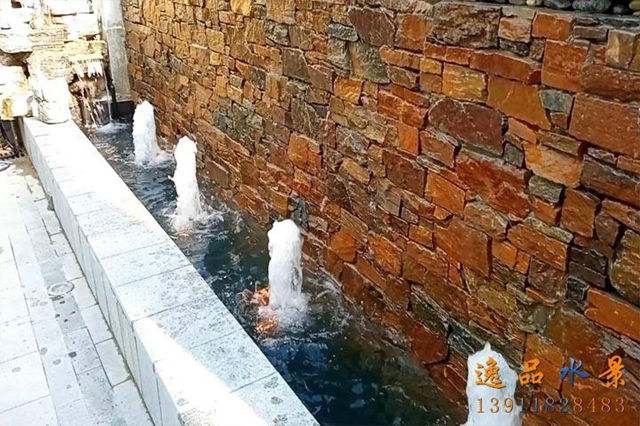 選擇水幕墻廠家應(yīng)當(dāng)關(guān)注哪些方面？