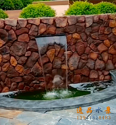 如何降低水景墻不銹鋼出水口的水流濺出？
